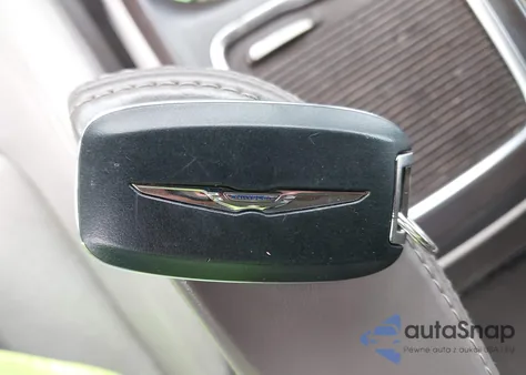 2017 Chrysler Pacifica Touring-L Plus z USA, uszkodzony, nr VIN 2C4RC1EG8HR585020